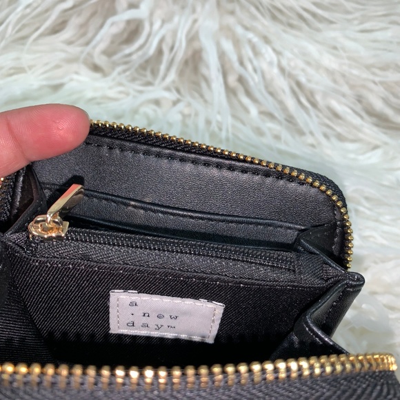 NWOT 🌸 💼 Flower Wallet - Picture 5 of 6